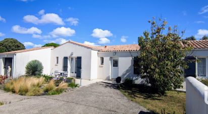 Traditional house 7 rooms of 138 m² in Saint-Pierre-d'Oléron (17310)