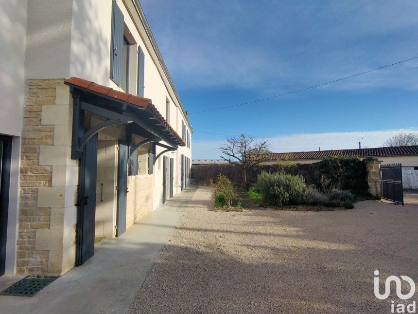 Maison 7 pièces de 192 m² à Saint-Hilaire-la-Palud (79210)