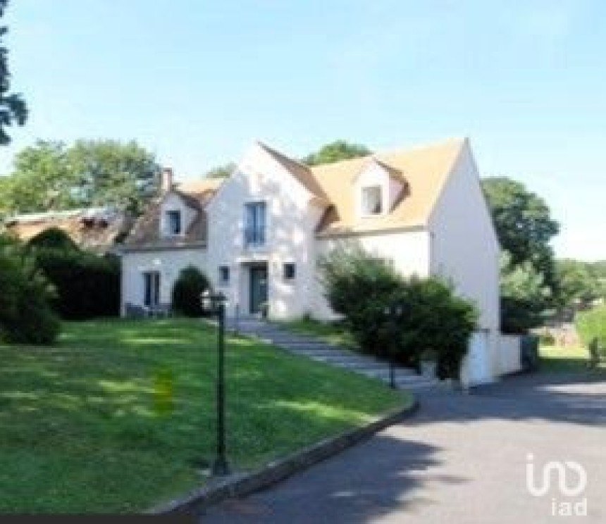 Maison 8 pièces de 222 m² à Saint-Fargeau-Ponthierry (77310)