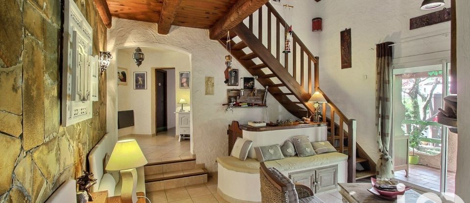 Maison traditionnelle 6 pièces de 140 m² à Évenos (83330)