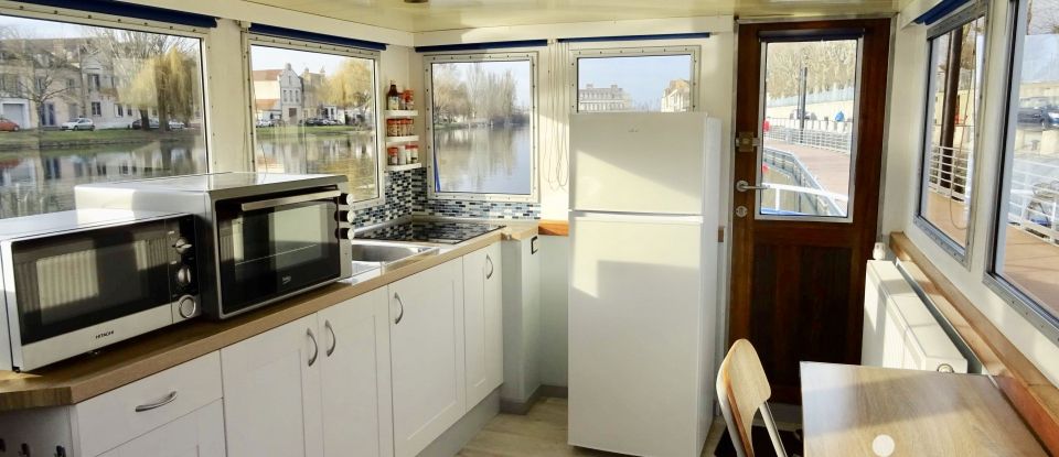 House boat 2 rooms of 46 m² in Saint-Mammès (77670)