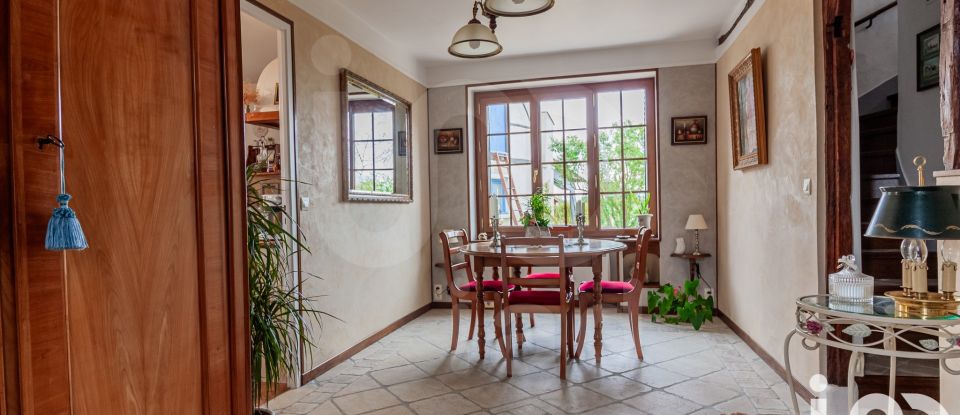 Traditional house 6 rooms of 140 m² in Beaumont-du-Gâtinais (77890)