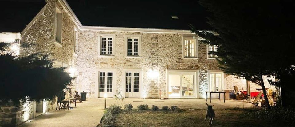 Business premises of 560 m² in Châtillon-la-Borde (77820)