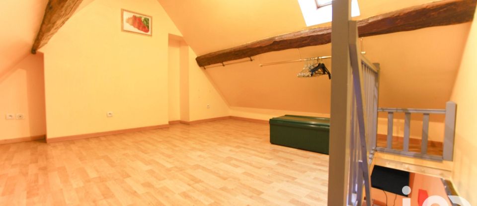 Appartement 1 pièce de 30 m² à Mandres-les-Roses (94520)