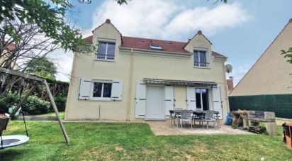 House 6 rooms of 110 m² in Mandres-les-Roses (94520)
