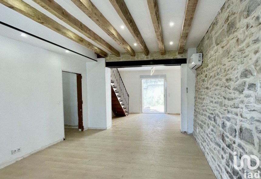 Maison 6 pièces de 130 m² à Saint-Laurent-d'Aigouze (30220)
