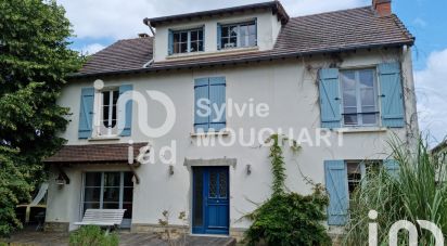 Maison traditionnelle 7 pièces de 165 m² à Le Mesnil-Saint-Denis (78320)