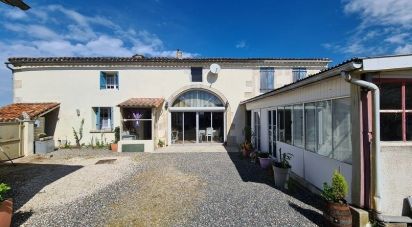 Maison 7 pièces de 168 m² à Salignac-sur-Charente (17800)