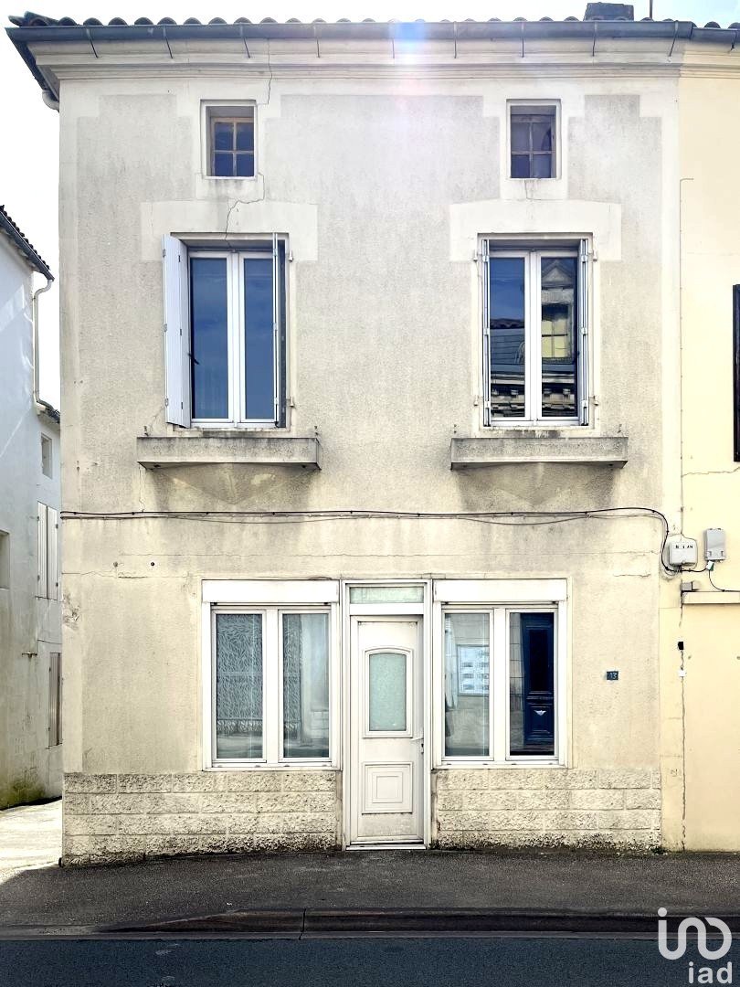 House 4 rooms of 120 m² in Saint-Genis-de-Saintonge (17240)