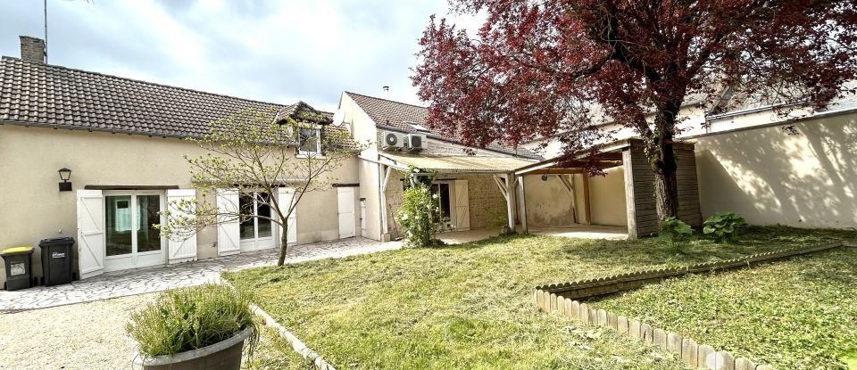 Traditional house 7 rooms of 200 m² in Pithiviers (45300)