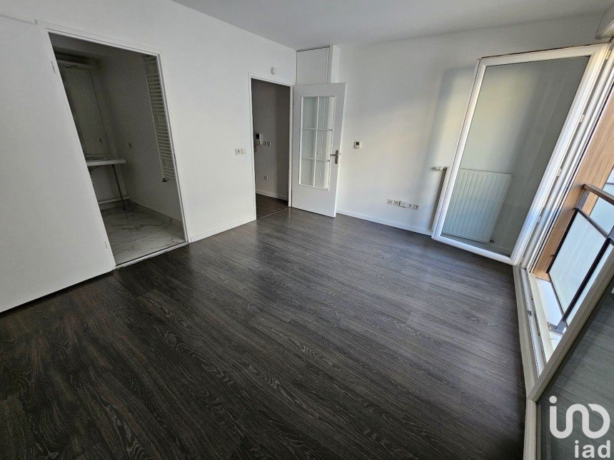 Apartment 1 room of 24 m² in Thiais (94320)
