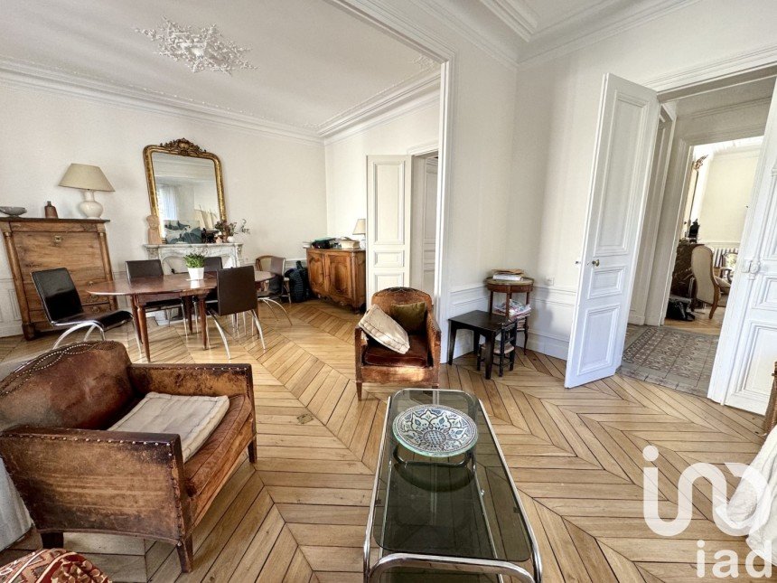 House 11 rooms of 257 m² in Versailles (78000)
