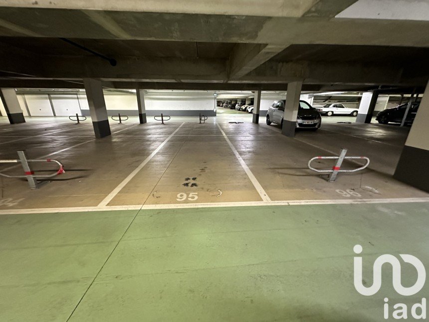 Parking/garage/box de 84 m² à Chartres (28000)