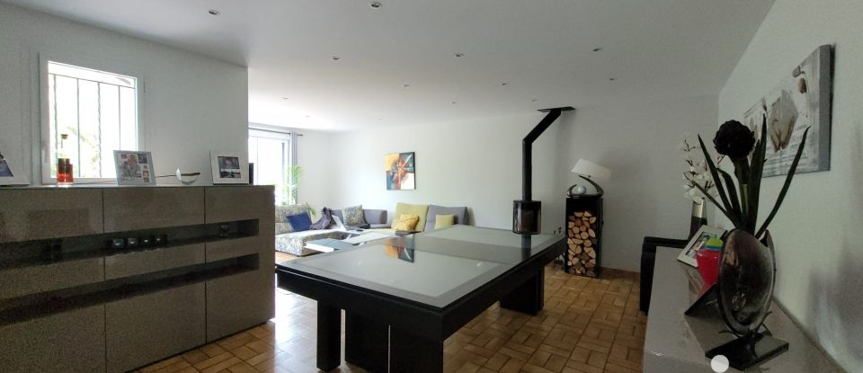 Maison traditionnelle 9 pièces de 248 m² à La Chartre-sur-le-Loir (72340)