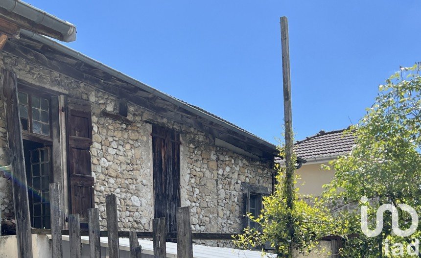 Village house 7 rooms of 221 m² in Le Touvet (38660)