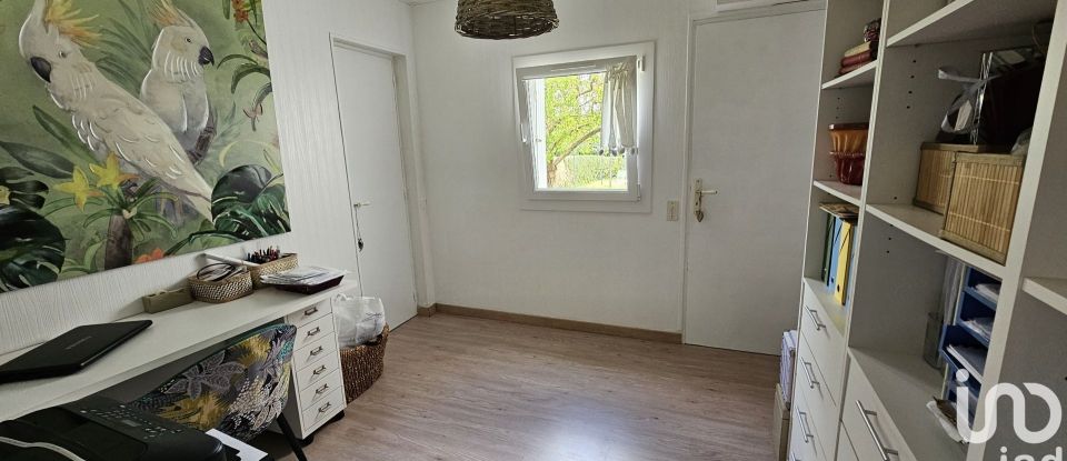 House 10 rooms of 176 m² in Yves (17340)