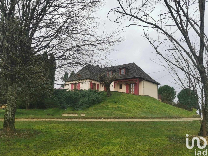 Maison 5 pièces de 133 m² à Saint-Rabier (24210)