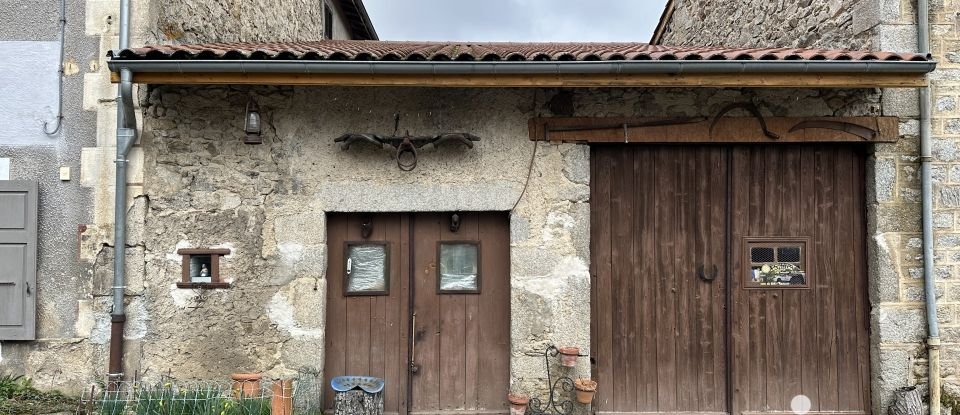 Maison de village 7 pièces de 171 m² à Saint-Victor-Montvianeix (63550)