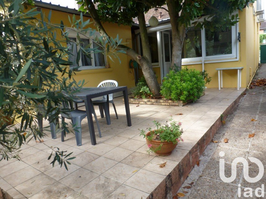 Traditional house 3 rooms of 71 m² in Everly (77157)