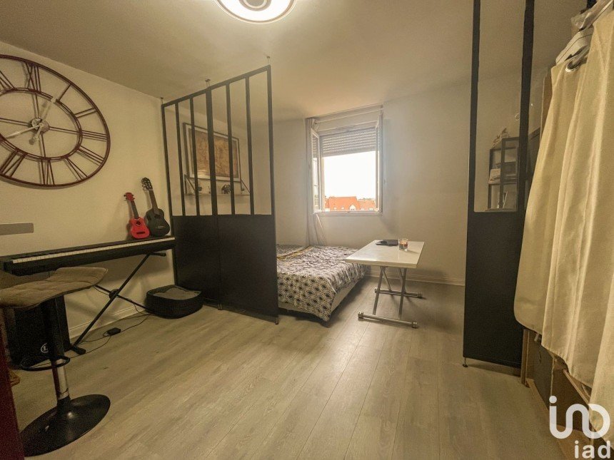 Apartment 1 room of 28 m² in Pontault-Combault (77340)