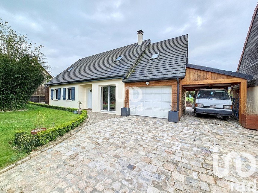 Maison traditionnelle 6 pièces de 141 m² à Gournay-en-Bray (76220)