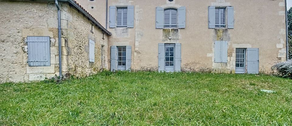 Maison de village 8 pièces de 183 m² à Bourg-du-Bost (24600)