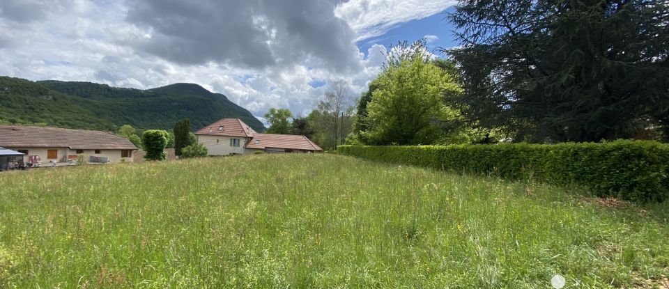 Land of 1,275 m² in Conjux (73310)
