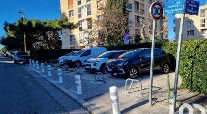Parking/garage/box de 91 m² à Marseille (13008)