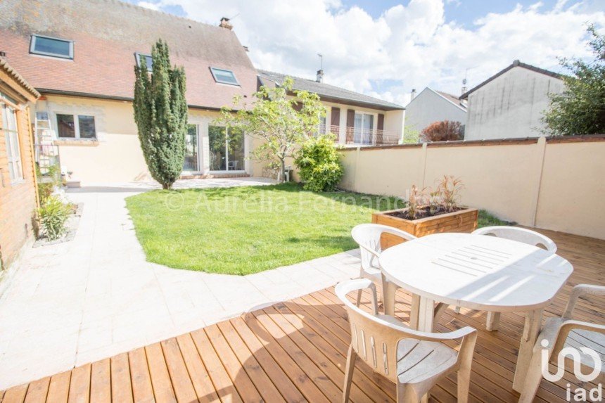 House 6 rooms of 142 m² in Ormesson-sur-Marne (94490)
