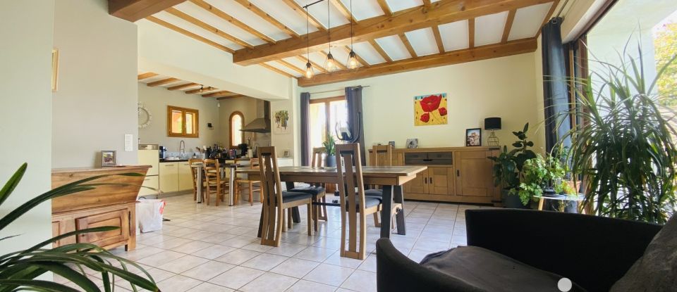 Equestrian facility 7 rooms of 186 m² in Chabeuil (26120)