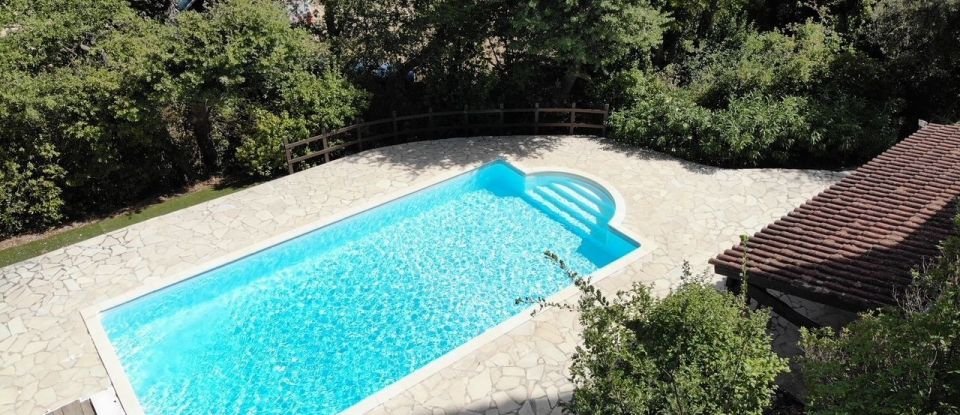 Maison 10 pièces de 220 m² à La Cadière-d'Azur (83740)