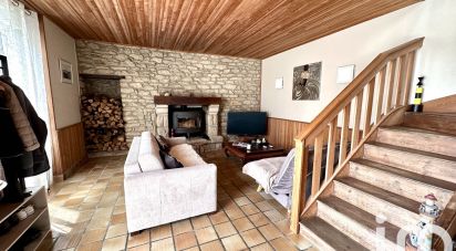 Traditional house 5 rooms of 105 m² in Treffiagat (29730)