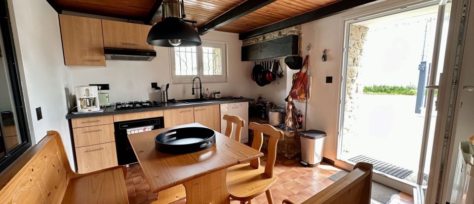 Traditional house 5 rooms of 105 m² in Treffiagat (29730)