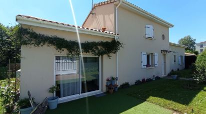 House 6 rooms of 171 m² in Poitiers (86000)