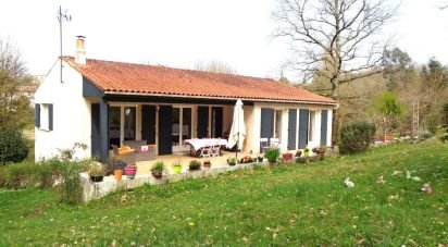 House 4 rooms of 108 m² in Bussac-sur-Charente (17100)