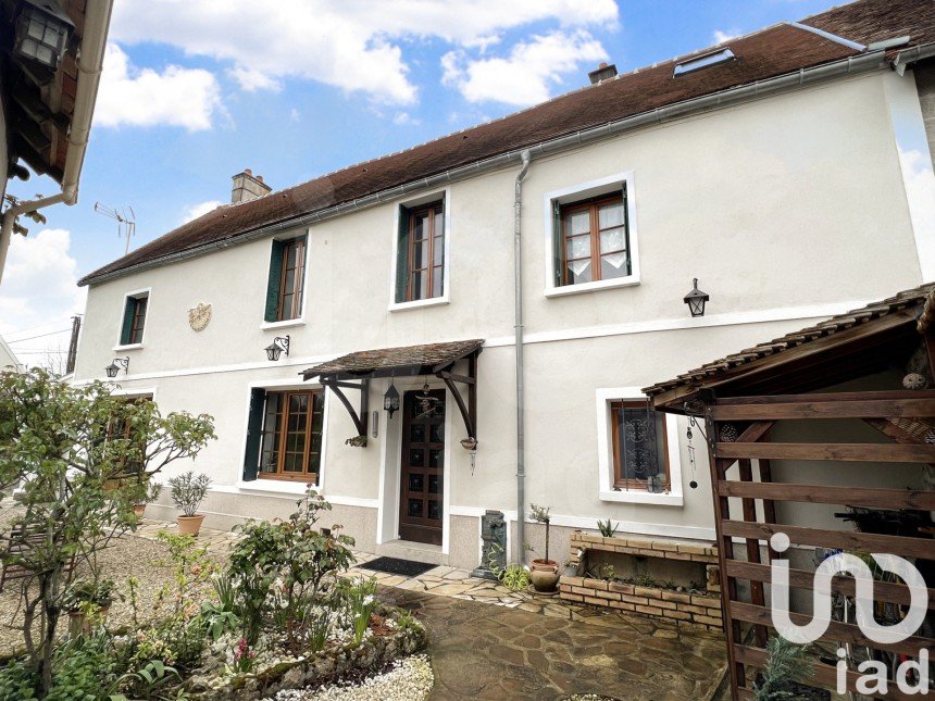 Maison traditionnelle 6 pièces de 140 m² à Beaumont-du-Gâtinais (77890)