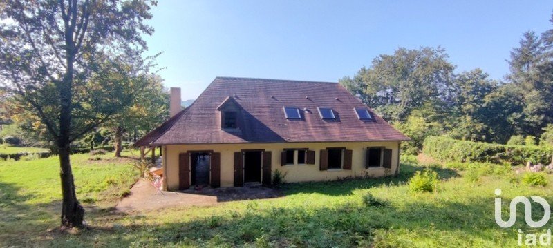 House 9 rooms of 206 m² in Saint-Pavace (72190)