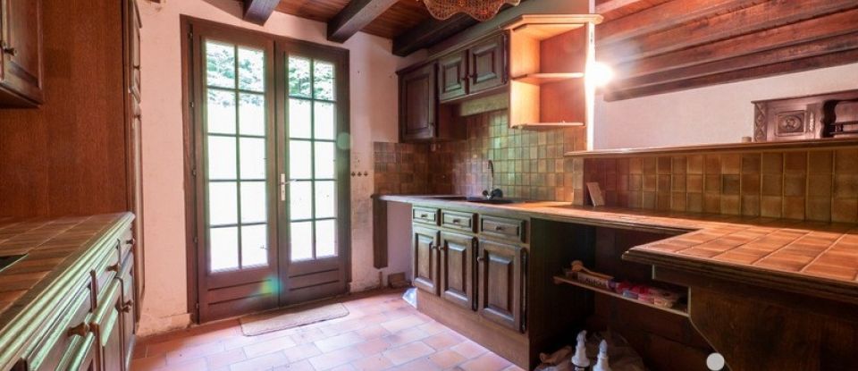 House 9 rooms of 206 m² in Saint-Pavace (72190)