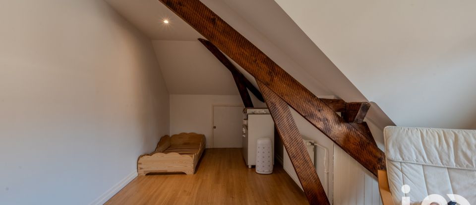 Maison traditionnelle 7 pièces de 189 m² à Villepreux (78450)