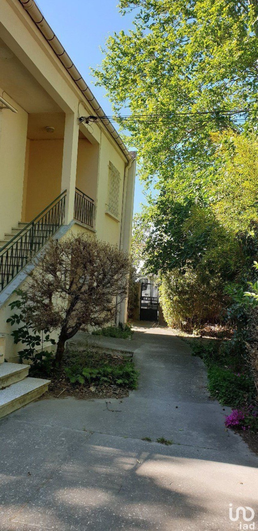 House 8 rooms of 130 m² in Avignon (84000)