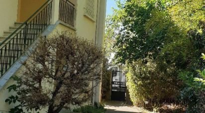 House 8 rooms of 130 m² in Avignon (84000)