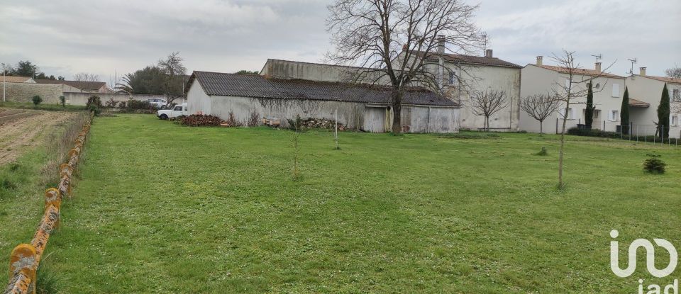 Land of 1,017 m² in Sainte-Soulle (17220)