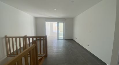 Apartment 4 rooms of 84 m² in SAINTE-CLOTILDE (97490)