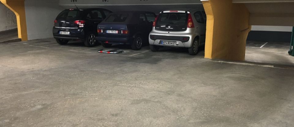 Parking/garage/box de 165 m² à Paris (75012)