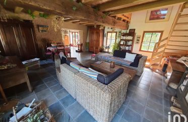 House 6 rooms of 235 m² in Couëron (44220)