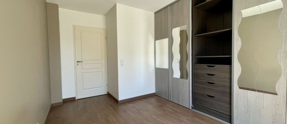 Apartment 3 rooms of 65 m² in Claix (38640)