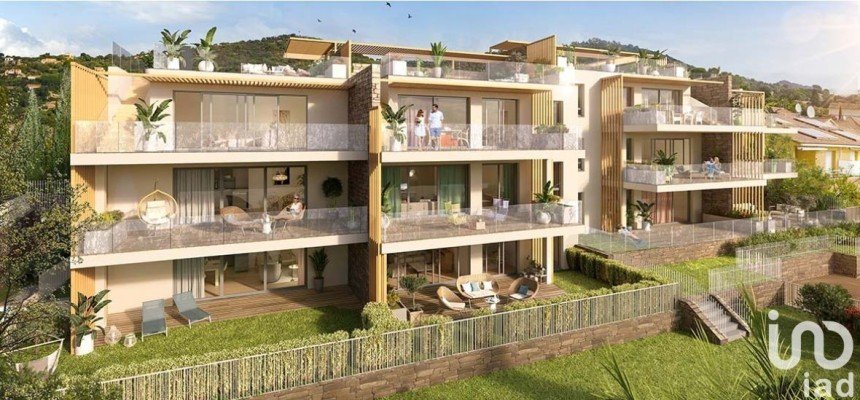 Apartment 3 rooms of 77 m² in Bormes-les-Mimosas (83230)
