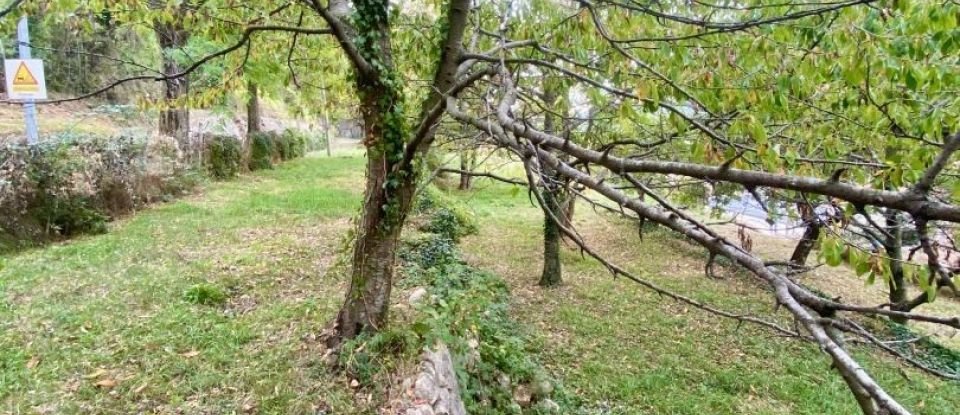Land of 1,009 m² in Gilette (06830)