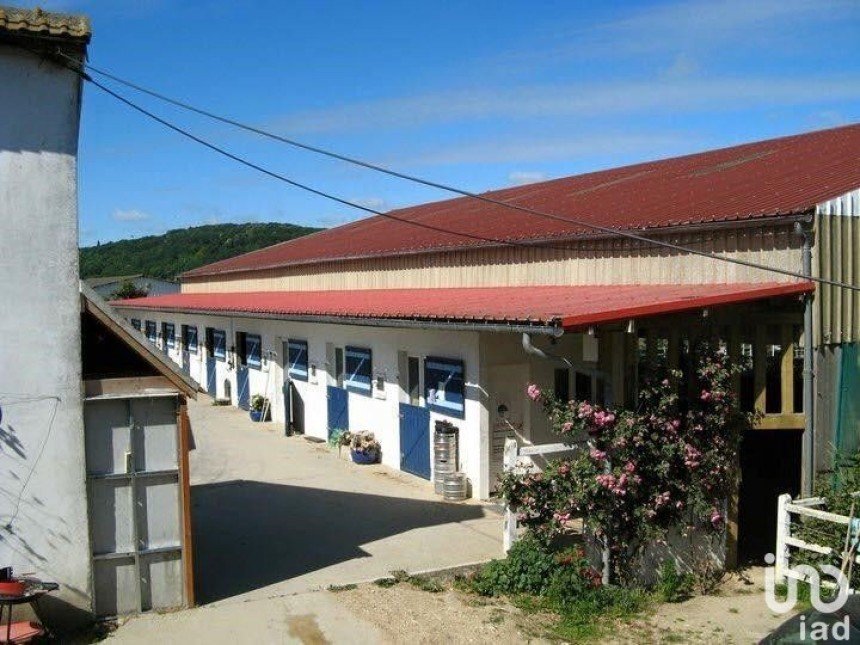Equestrian facility 5 rooms of 140 m² in Bouafles (27700)