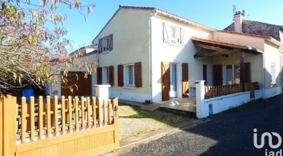 House 5 rooms of 130 m² in Pamproux (79800)